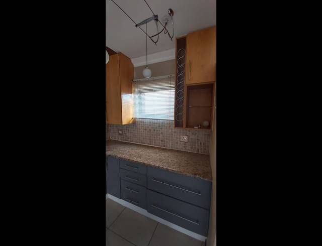 2 BEDROOM FLAT FOR SALE IN VANDERBIJLPARK SE 4